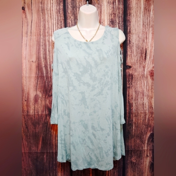 2 For $25 Maurices Light Blue Tie-Dye Cold Shoulder Top Size 1 - Picture 1 of 6